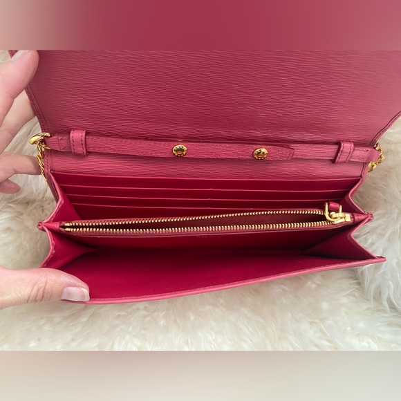 Prada Vitello Move Leather Wallet on Chain in Peonia Pink - Picture 5 of 9
